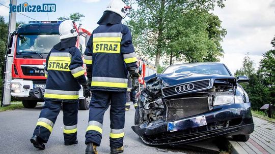 JEDLICZE: Zderzenie dwóch samochodów na ul. Manierskiego