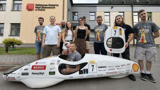Jedna butelka paliwa wystarczyłaby na podróż z Krosna do Rzymu. Niezwykły wynik studentów PANS