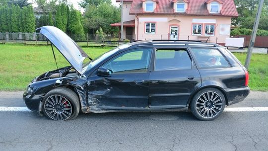 Jedna osoba ranna po zderzeniu forda i audi