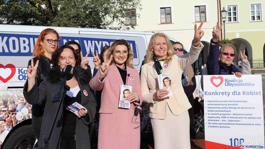 Joanna Frydrych i Elżbieta Łukacijewska zachęcały "Kobiety na Wybory"