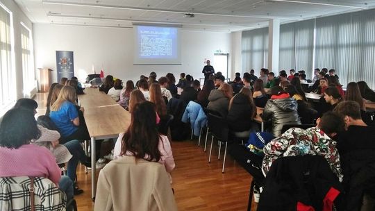 Już prawie 1500 uczniów wzięło udział we wtorkowych spotkaniach policyjnych profilaktyków