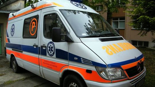 Karetka z Pogotowia Ratunkowego trafiła do krośnieńskiego szpitala