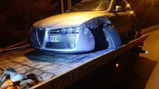 ? Kierowca Alfa Romeo miał około 4 promile alkoholu. Wjechał w Infiniti