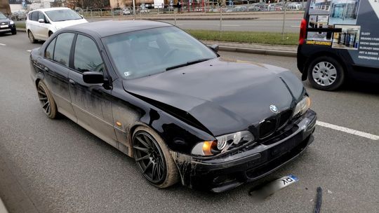 Kierowca BMW najechał na tył Clio, które uderzyło w inne Clio