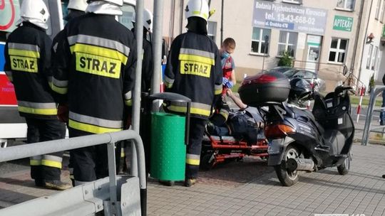 Kierowca skutera ranny. Kolizja na śliskiej nawierzchni