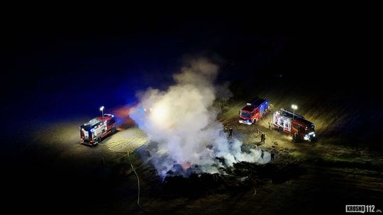 Kilka godzin walki z pożarem siana, obornika i opon pod Rymanowem