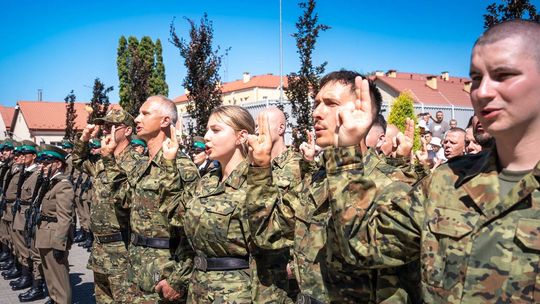 Kilkudziesięciu nowych funkcjonariuszy Straży Granicznej złożyło ślubowanie
