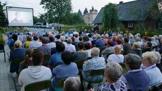 Kino w plenerze. Na cykl „Wieczór z Niepodległą” zaprasza gmina Miejsce Piastowe