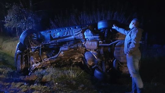 KLIMKÓWKA: Auto uderzyło w przepust. Jedna osoba ranna