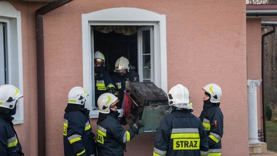 KLIMKÓWKA: Pożar w kuchni. Strażacy w akcji