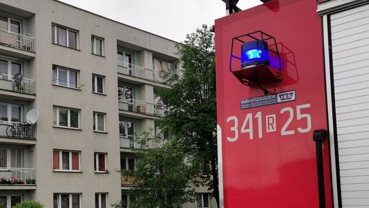 Kobieta chciała wyskoczyć z okna w bloku przy Tysiąclecia