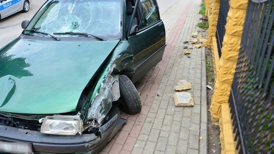 KOBYLANY: 71-latek wjechał Oplem w 30-latka