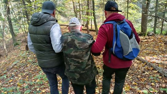 Kobylany. Grzybiarze usłyszeli wołanie o pomoc w lesie. 75-latek odnaleziony