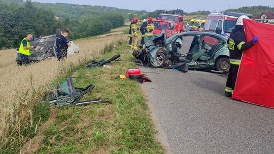 Kolejna śmierć na drogach Podkarpacia. Zderzenie dwóch BMW w Małej