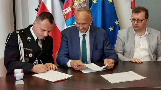 ? Kolejne dofinansowania na strażacki sprzęt. Będą też nowe samochody dla OSP