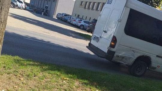 Kolizja motocyklisty z busem na ulicy Tysiąclecia