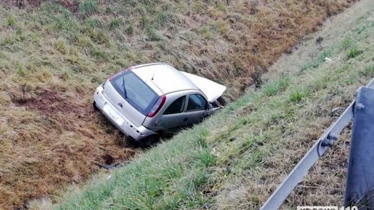 Kolizja na DK19. Kierująca oplem wypadła z drogi