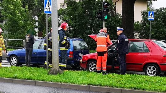 Kolizja na DK28 w Krośnie. Najechanie na tył