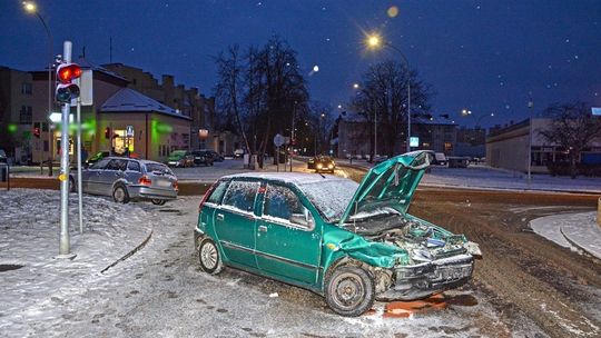 Kolizja na skrzyżowaniu ulic Bohaterów Westerplatte z Sikorskiego we wtorkowy poranek