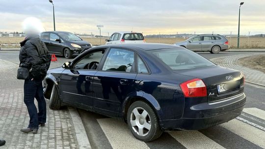 Kolizja na skrzyżowaniu Zręcińskiej i Decowskiego