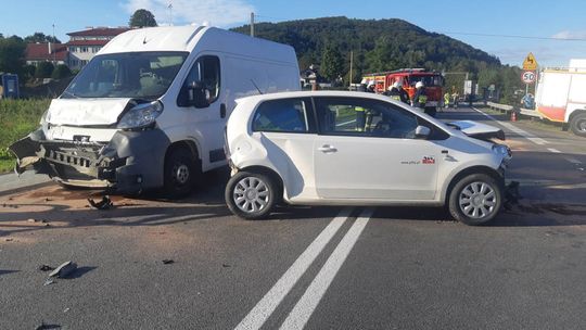 Kolizja trzech pojazdów na DK19 w Tylawie
