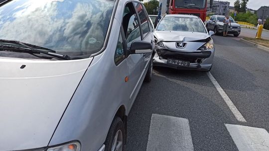 ? Kolizja trzech samochodów na alejach Jana Pawła II w Krośnie [AKTUALIZACJA]