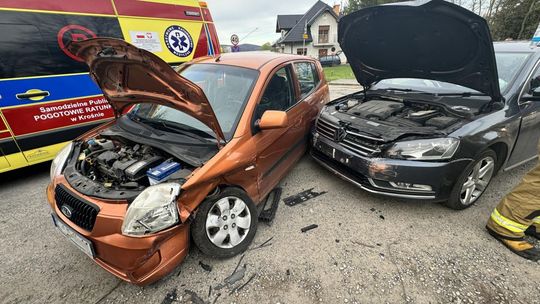 Kolizja volkswagena z kią. Jedna osoba poszkodowana