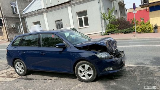 Kolizja w centrum Krosna. Dwa auta zderzyły się w rejonie prowadzonych robót