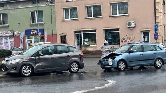 ? Kolizja w Jedliczu. Zderzenie skody i forda