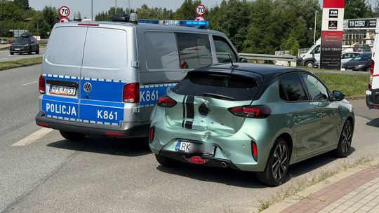 Kolizja w Krośnie. Fordem najechał na tył Opla