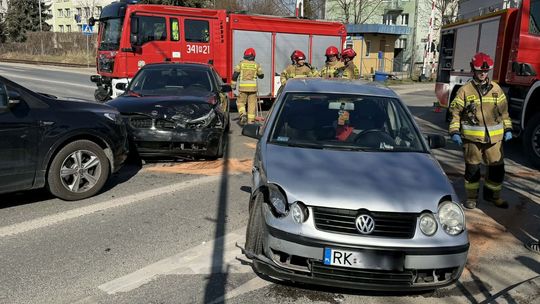 Kolizja w Krośnie. Sprawcą 18-latek w BMW, poszkodowany bez uprawnień