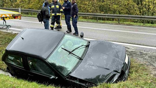 Kombornia/DK19: Stracił panowanie nad Seatem i wjechał w przepust