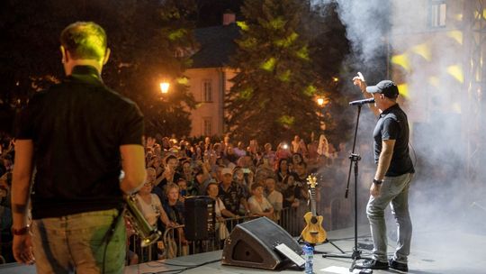 Koncert Andrzeja Krzywego w Iwoniczu-Zdroju. Tłumy na Placu Dietla [ZDJĘCIA]