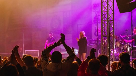 Koncert Darii Zawiałow ożywił Krosno? Wzięło w nim udział ok. 1500 widzów