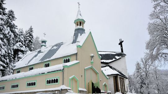 Kończy się remont drewnianego kościółka w Iwoniczu-Zdroju [ZDJĘCIA]