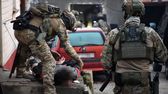 Kontrterroryści w Jaśle i Dobrucowej. Zatrzymano 39-latkę i 33-latka