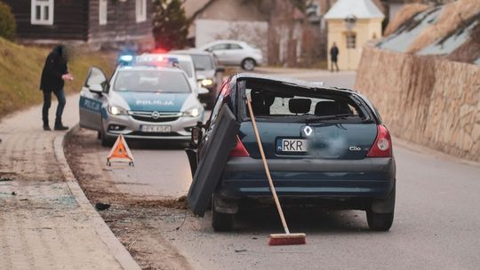 KORCZYNA: Dachowanie renault na Pigonia