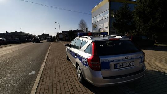 KORCZYNA: Potrącenie kobiety z dzieckiem na ulicy Spółdzielczej