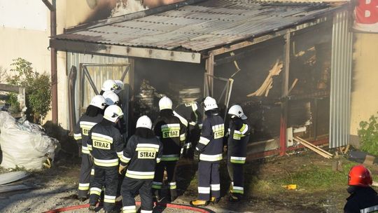 KORCZYNA: Pożar w magazynie przy ul. Pelczara