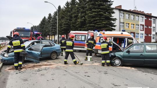 Korczyna: Zderzenie dwóch samochodów obok szkoły