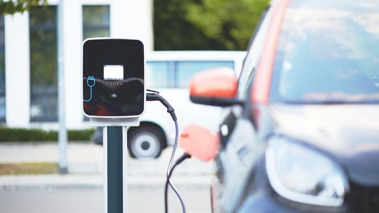 Koszt ładowania samochodu elektrycznego- co warto wiedzieć?