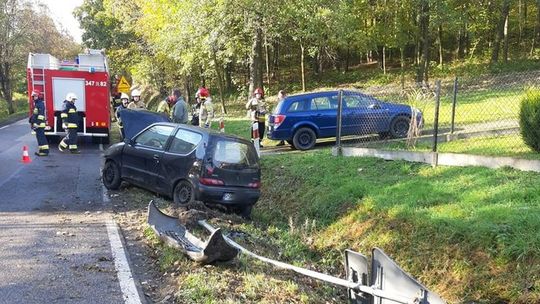? Krasna/DW991: 21-latka wjechała fiatem do rowu