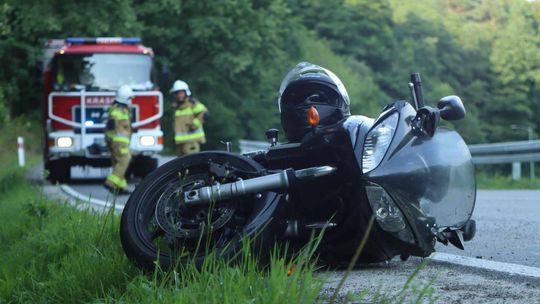 Krasna. Motocyklista ranny, kierowca samochodu uciekł [AKTUALIZACJA]