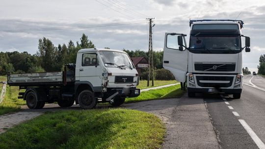 ? Krościenko Wyżne/DK19: Zderzenie volvo i mana. Na drodze dużo szkła!