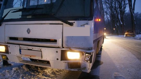 KROŚCIENKO WYŻNE: Kolizja autobusu i osobówki