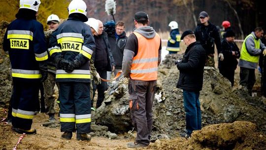 Krościenko Wyżne: Strażacy zabezpieczali miejsce wydobycia wraku samolotu