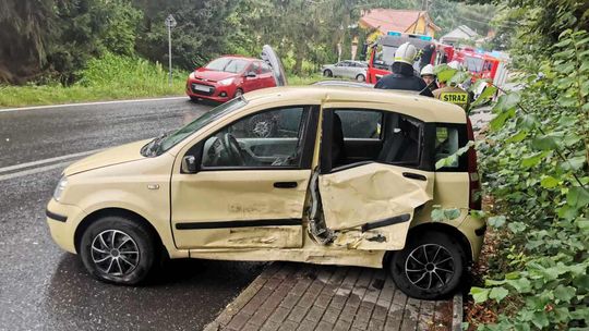 Krościenko Wyżne. Zderzenie samochodów na Marynkowskiej [AKTUALIZACJA: winny 18-latek]