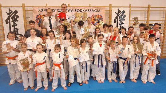 Krośnieńscy karatecy ponownie z drużynowym mistrzostwem Podkarpacia