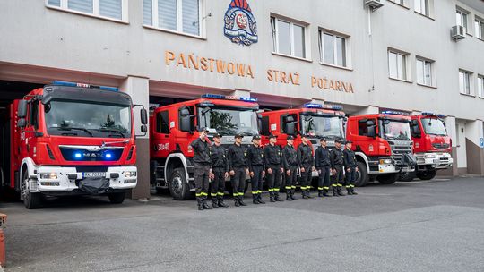 Krośnieńscy strażacy i policjanci oddali hołd zmarłemu żołnierzowi