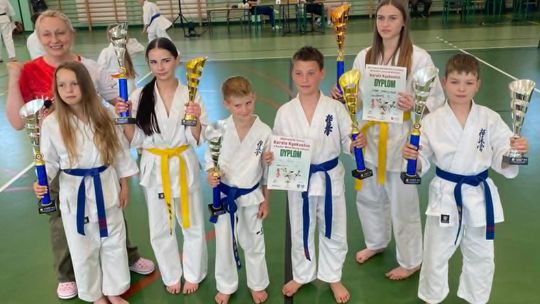 Krośnieński Klub Kyokushin Karate z ośmioma pucharami